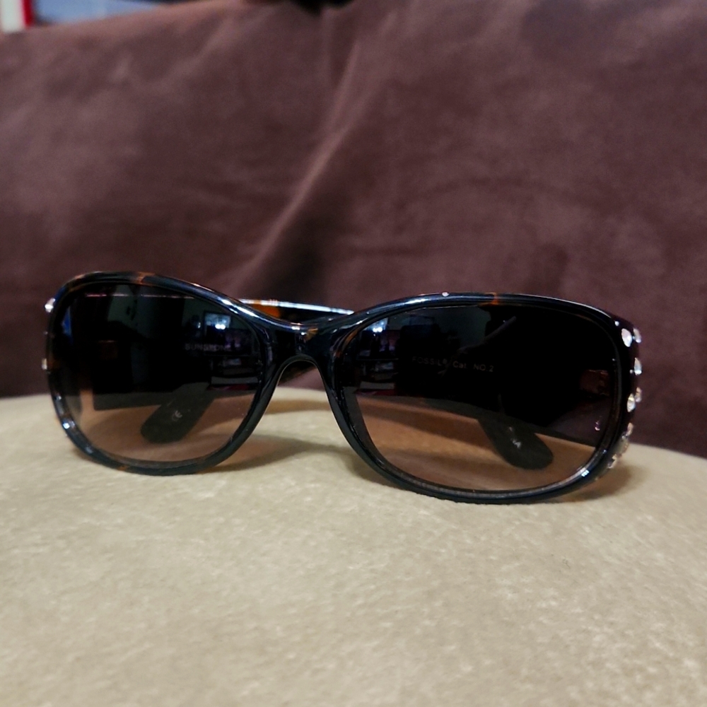 FOSSIL brown and cute rhinestones glasses